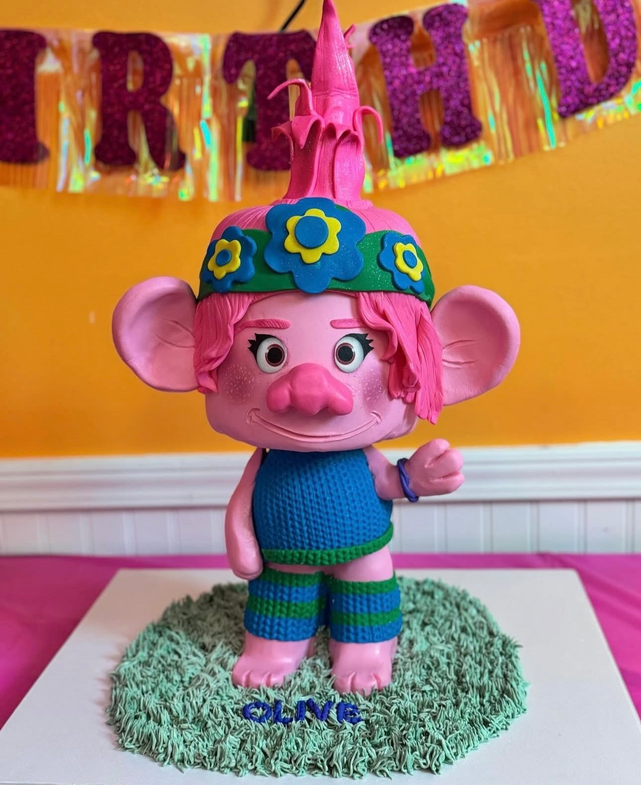 Trolls Themed Birthday Cake | Confetti Jar