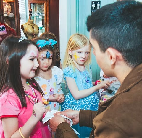 Face Painting and Balloon Twisting Party Entertainment