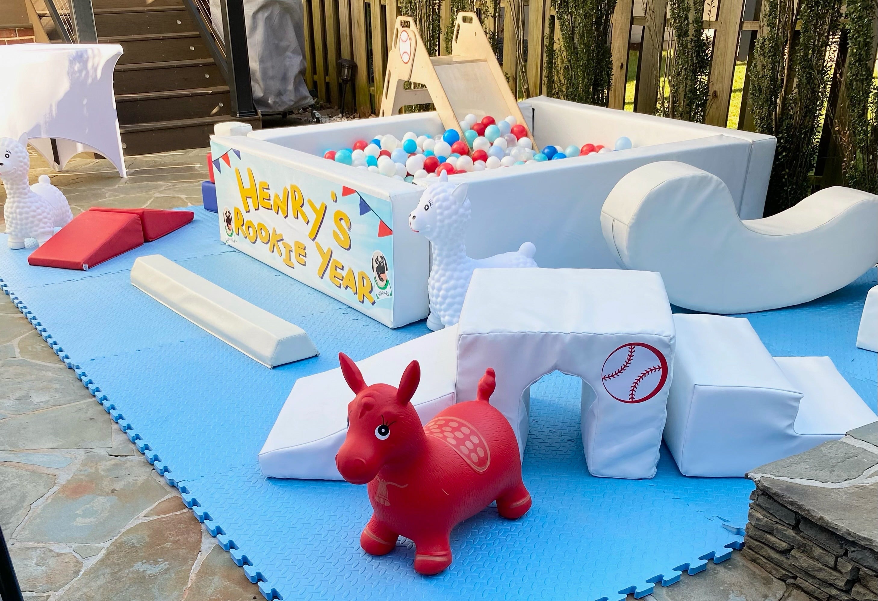 White Ball Pit Fun Zone with 5'x5' Ball Pit