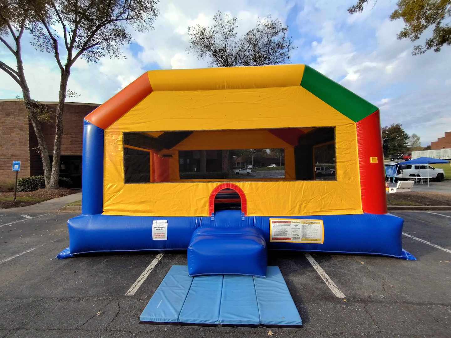 Large Bounce House Rental Atlanta | Confetti Jar