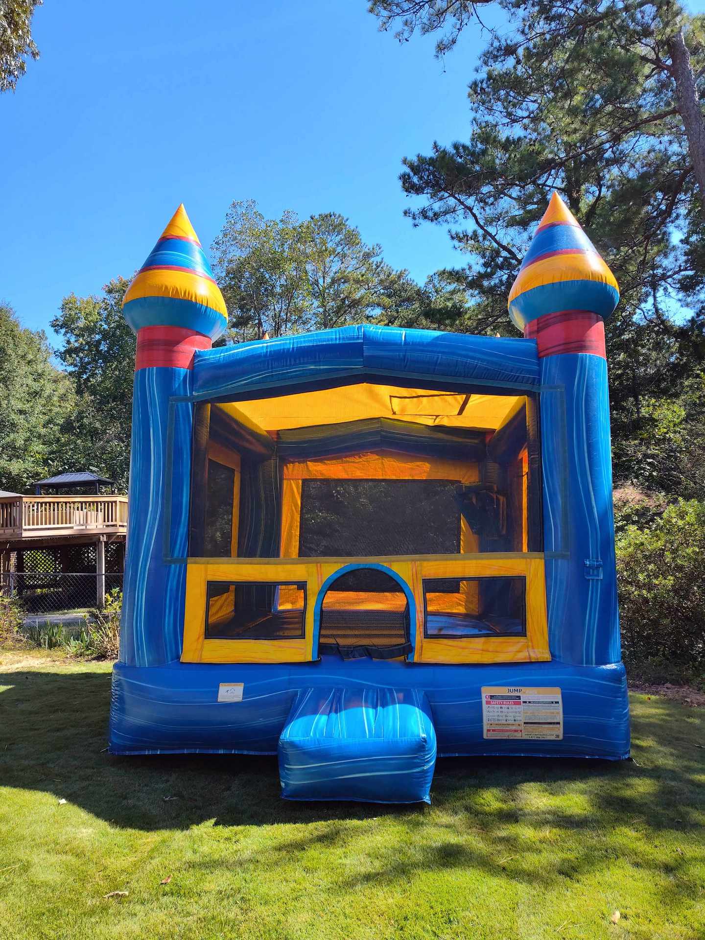 Small Bounce House Rental Atlanta | Confetti Jar