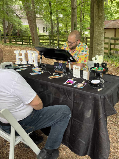 Man drawing digital caricatures  in Atlanta.