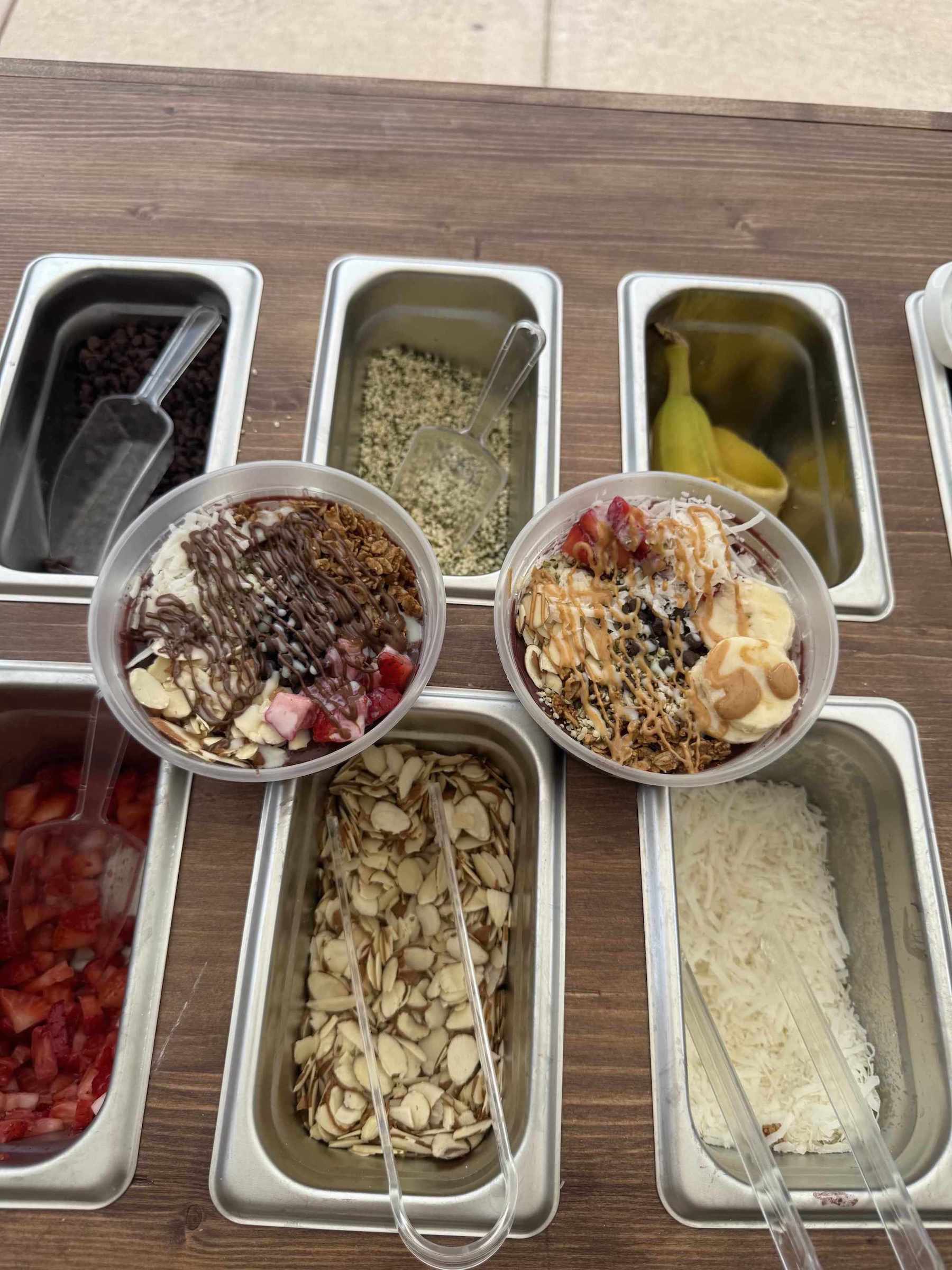 Bowl of açaí with various toppings on a wooden table | Acai Cart Atlanta | Confetti Jar