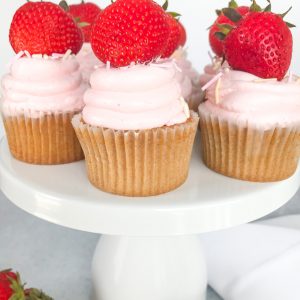Fresh Strawberry Buttercream Cupcakes