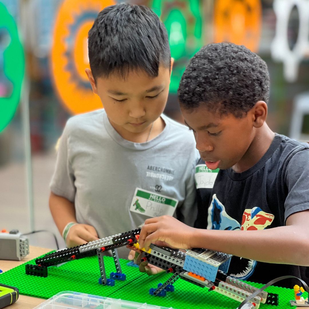 Motor Mania Party Using LEGO® Bricks