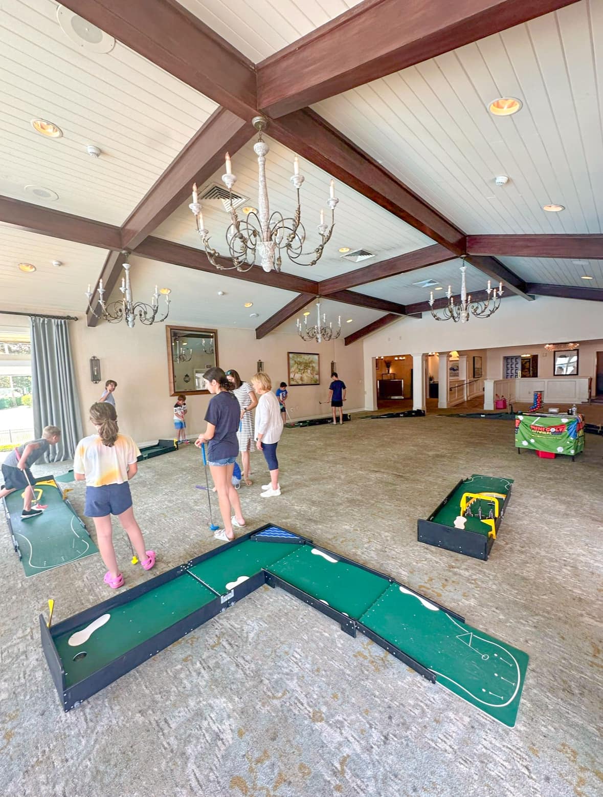 One Hour Mini Golf Package