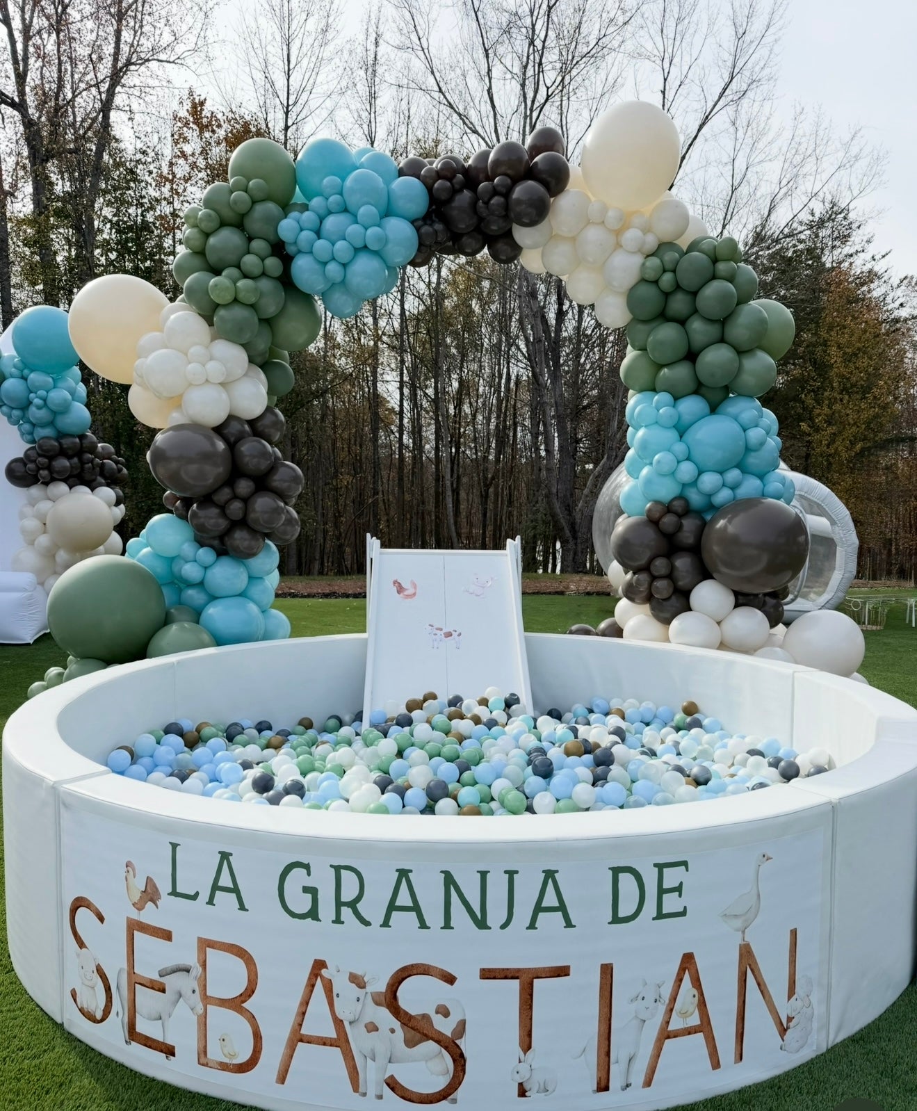 Round White 10x10 Ball Pit
