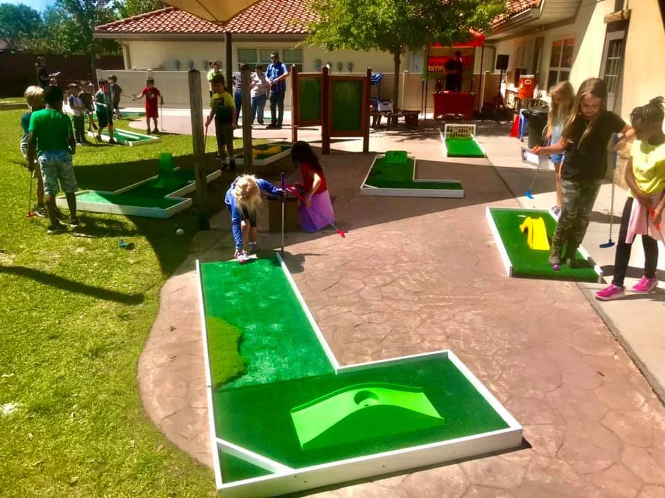 One Hour Mini Golf Package